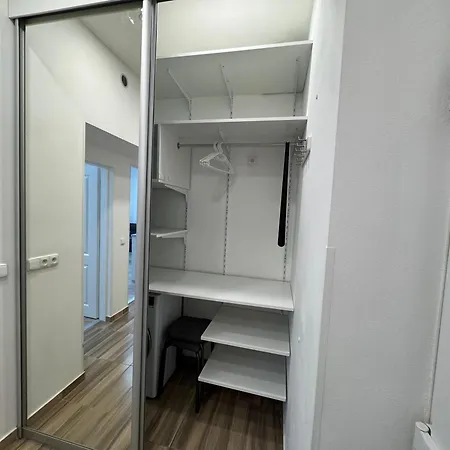 Modern, Comfortable Apartments Near The Metro Prague Exterior photo