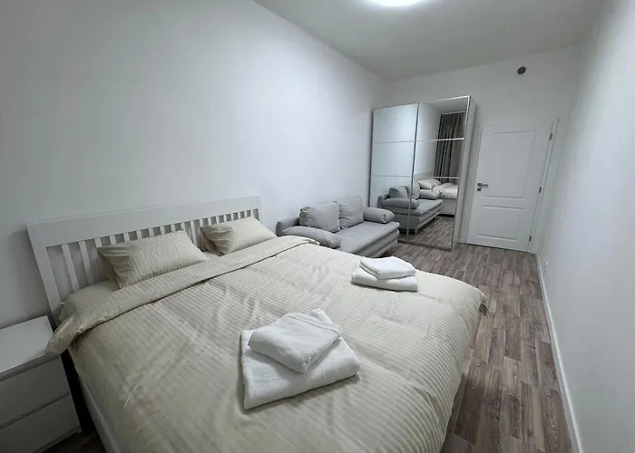 Modern, Comfortable Apartments Near The Metro
