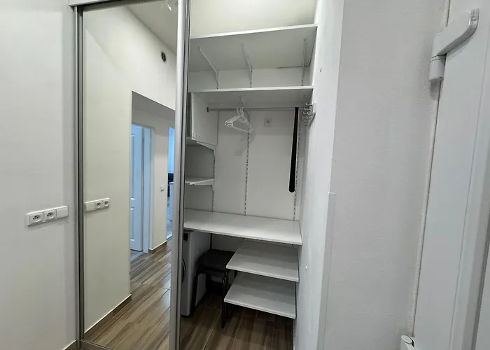 Modern, Comfortable Apartments Near The Metro